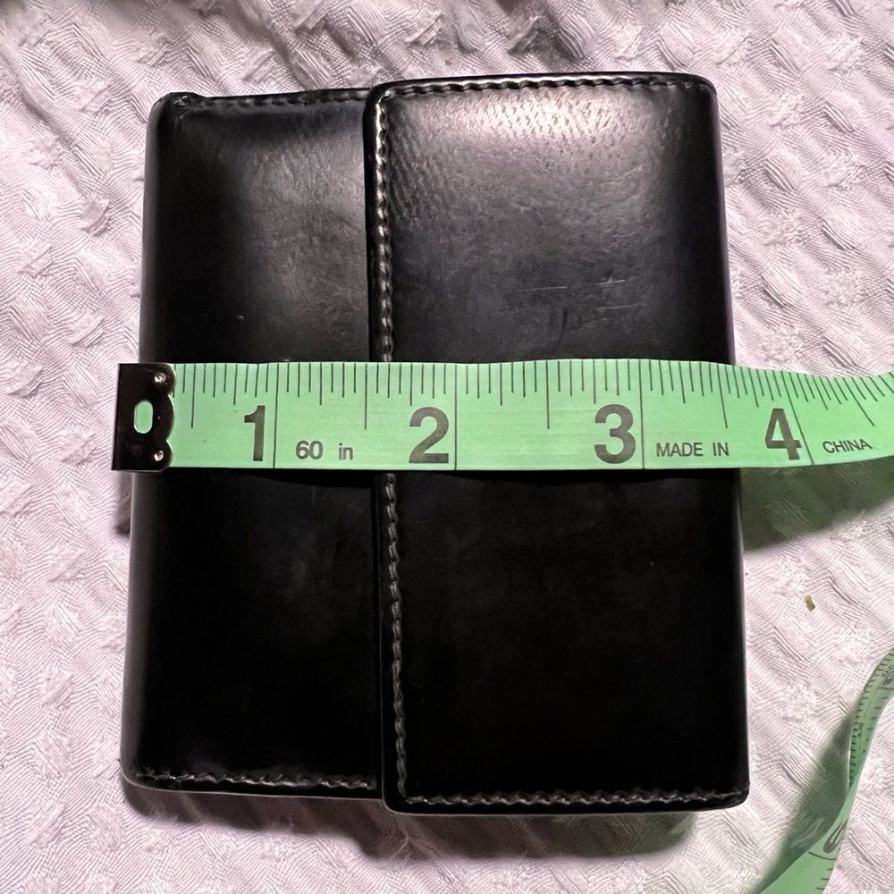 GUCCI Smooth Black Leather Bi Fold Wallet with G Clasp - Picture 14 of 16